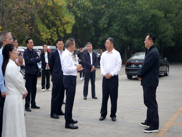 縣政協領導一行對寶相寺景區新能源汽車充電站基礎設施項目督導觀摩
